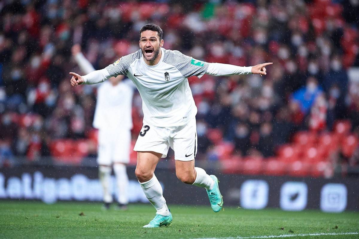 集结日瓦伦西亚调整名单以备亚冠；扳平良机环节打磨；悬念犹存；资深球员宣示担当的简单介绍